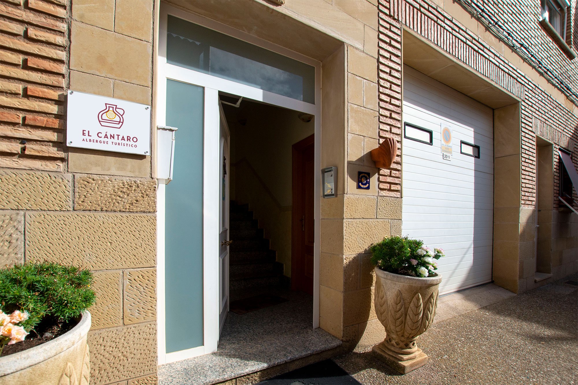 Entrada Albergue El Cántaro. Financiación
